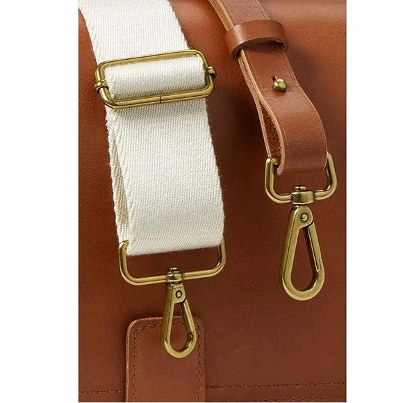 Madewell - The Transport Flap Shoulder Bag in English Saddle - Picture 7 of 9